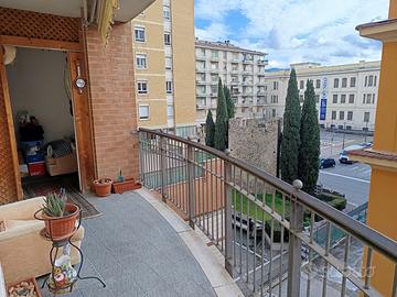 Via Battisti appartamento ristrutturato Garage