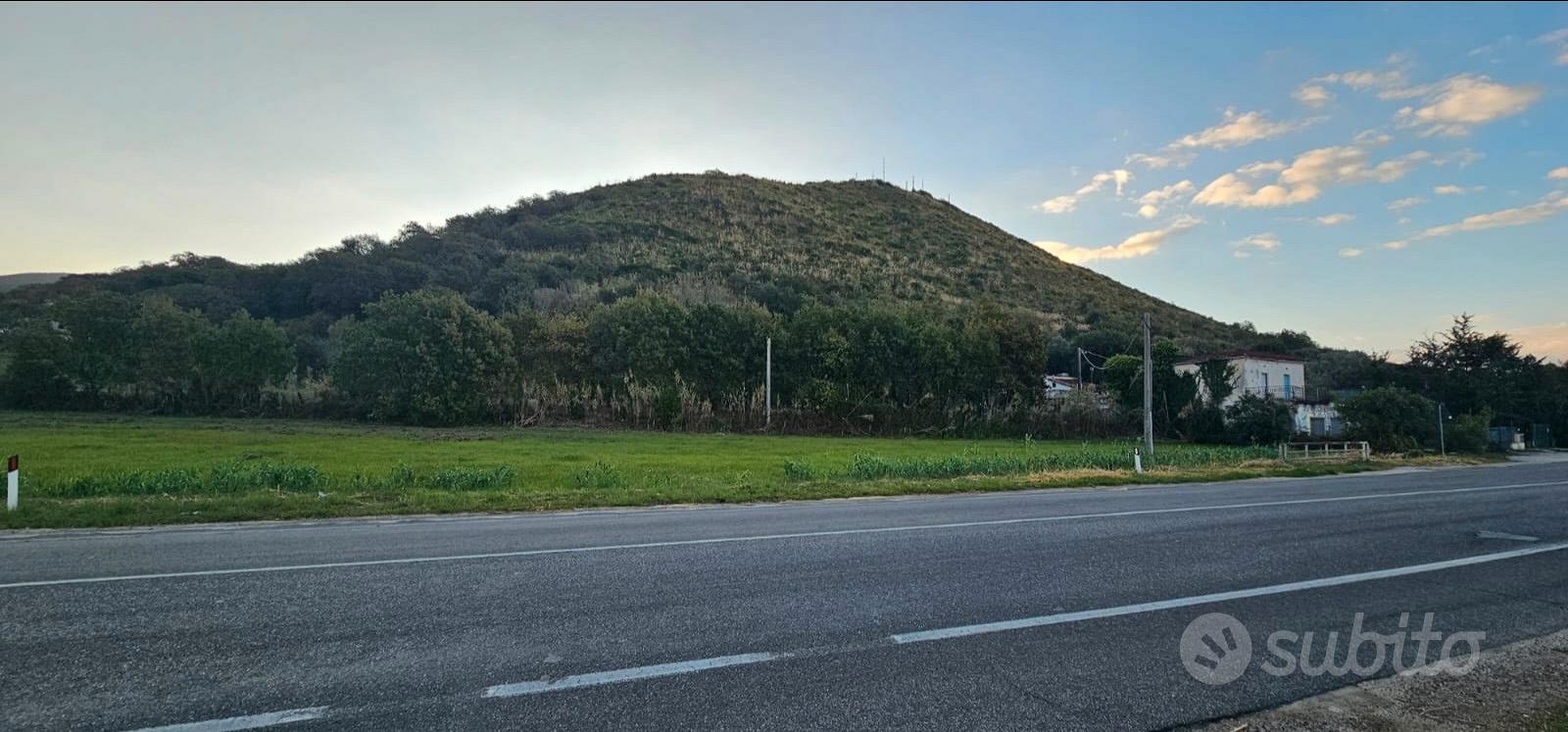 Terreno fronte strada statale 7 Domiziana - Vista 4
