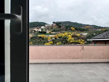 Attico,30 mq di terrazzo, Via Mongrifone 4, Savona