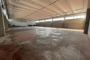 Capannone con abitazione 1350mq