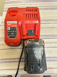 Caricabatterie Milwaukee completo di batteria