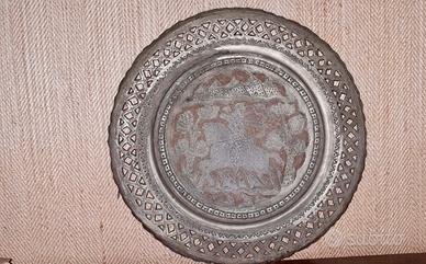 Piatto in rame con incisione