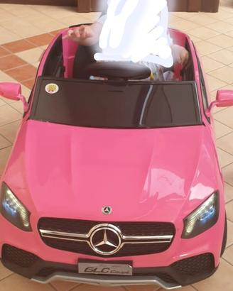 auto macchina elettrica Mercedes GLC coupé rosa