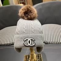 Cappello caldo con paraorecchie grigi Chanel