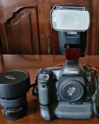 Canon 5D MK III con bg-e11