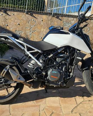 KTM Duke 390/28-11-2023/6.816 Km/Garage/4.500€