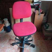 Sgabello imbottito in tessuto