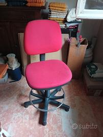 Sgabello imbottito in tessuto