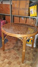 Tavolo tondo in rattan con 4 sedie