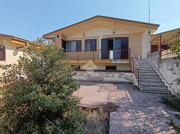 VILLA A SCHIERA A CASSANO DELLE MURGE