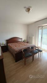 Camera da letto in stile classico