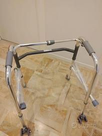 Deambulatore pieghevole e regolabile in altezza