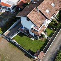 Villa bifamigliare libera su tre lati