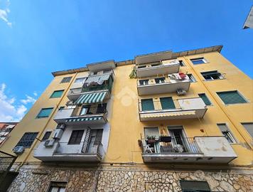 2 LOCALI A NAPOLI