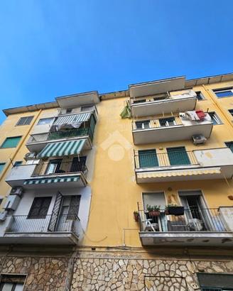 2 LOCALI A NAPOLI