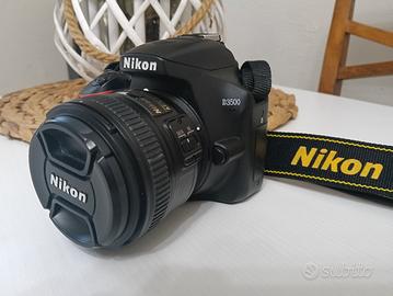 Nikon D3500 con obiettivo 50mm 1.8. Come nuova! 