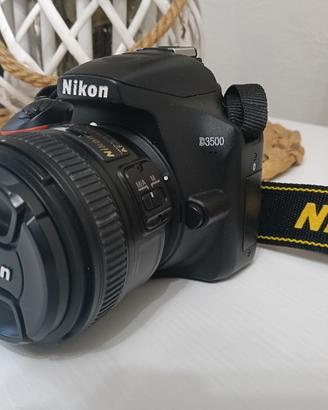 Nikon D3500 con obiettivo 50mm 1.8. Come nuova! 