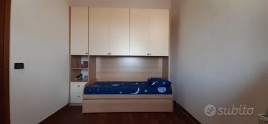 Armadio a ponte con 2 letti singoli