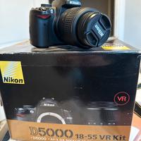 Nikon D5000 con obbiettivi