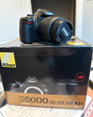 Nikon D5000 con obbiettivi
