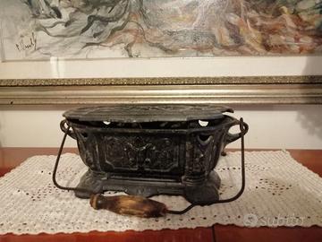 Antico Scaldino Braciere in Ghisa Lavorata