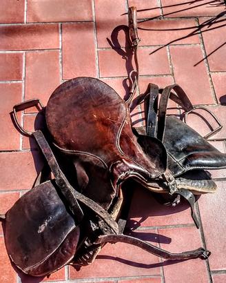 Sella da lavoro in cuoio con staffe 