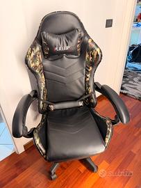 Sedia da gaming ergonomica con poggiapiedi