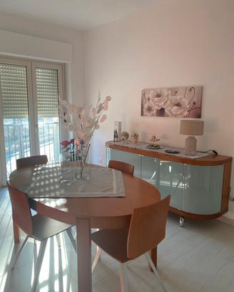 Tavolo completo di 4 sedie e madia di Calligaris
