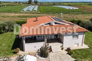 Villa di 174 m² con più di 5 locali e box auto dop