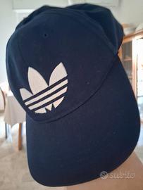 cappello con visiera