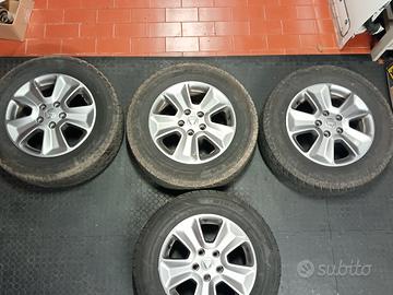 4 Ruote complete in lega Dacia Duster 