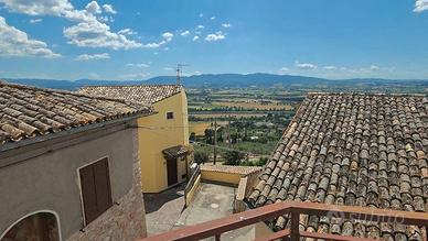 Casa indipendente di 145 m² con 4 locali a Trevi