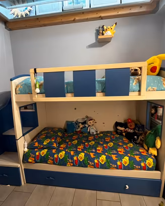Letto a castello nuovissimo con 3 letti