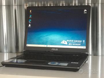 Notebook Asus ideale per internet scuola e uffici