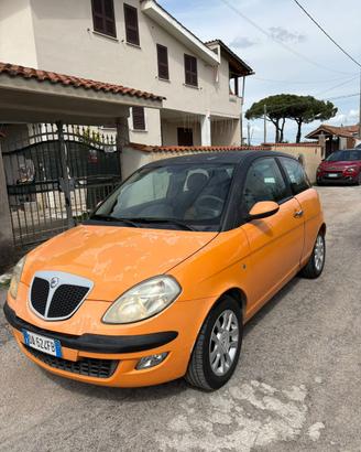 Lancia y momo
