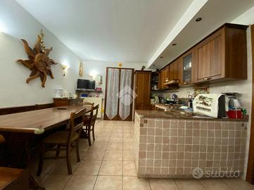 VILLA A SCHIERA A LIMENA