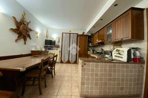 VILLA A SCHIERA A LIMENA