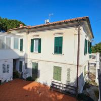 V 2430 - Villa singola - Bifamiliare