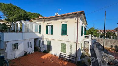 V 2430 - Villa singola - Bifamiliare