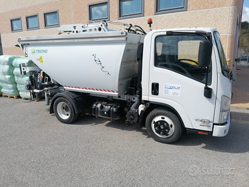 Isuzu allestito per trasporto rifiuti