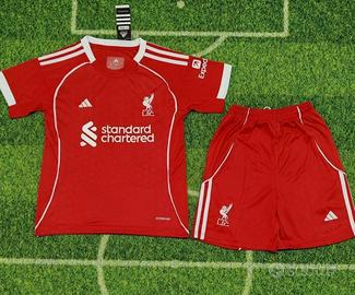 maglietta e pantaloncini Liverpool 