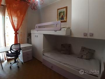 Cameretta a ponte con letto a scomparsa