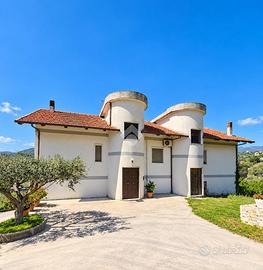 CASA SEMINDIPENDENTE A SALERNO