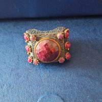 Anello antico con  pietre dure