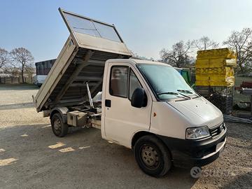 Autocarro Fiat Ducato ribaltabile trilaterale