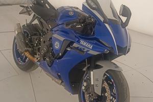 Yamaha R1