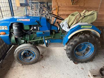 Trattore agricolo