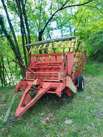 Rimorchio autocaricante fieno