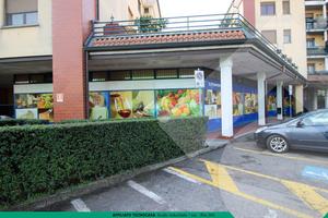 NEGOZIO A PREGNANA MILANESE