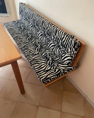 Seduta piu’ tavolo in legno